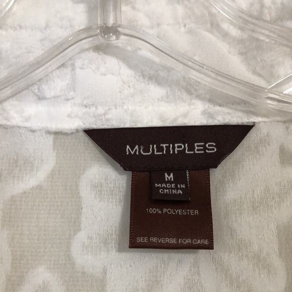 Unique white button up top size M - Picture 3 of 10